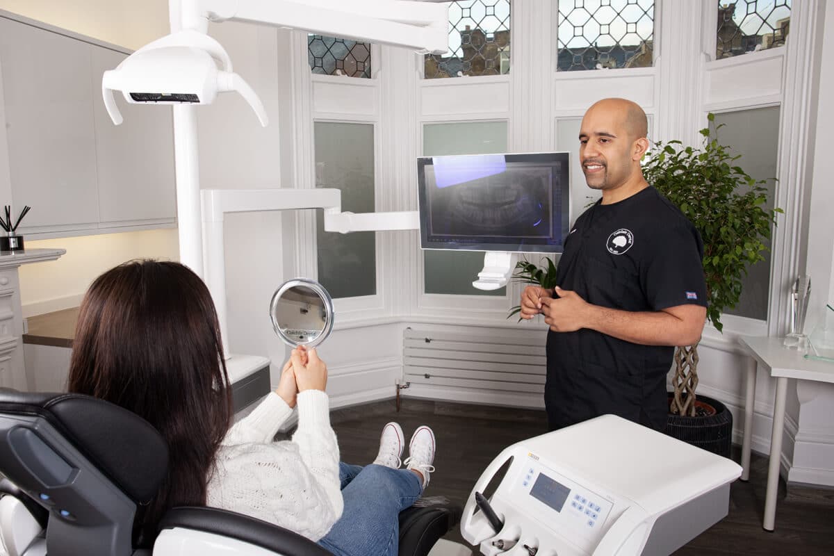 Oakdale-Placing-New-Teeth